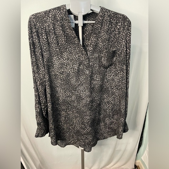 Torrid Black and White Patterned Top size 1 - Picture 2 of 10